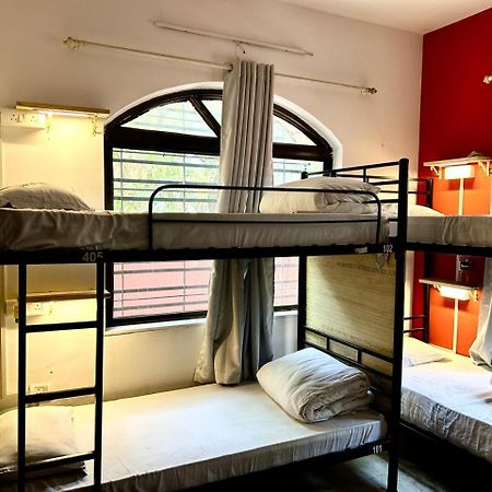 פונה Hostel Lifespace- Twin Bungalow With Pods, Bunks, Private Rooms, Cowork & Cafe מראה חיצוני תמונה