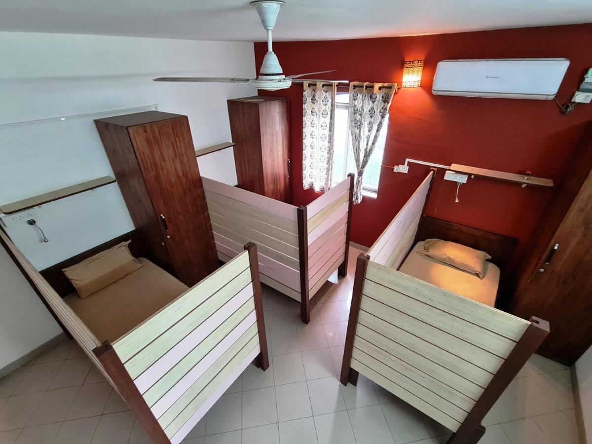 פונה Hostel Lifespace- Twin Bungalow With Pods, Bunks, Private Rooms, Cowork & Cafe מראה חיצוני תמונה
