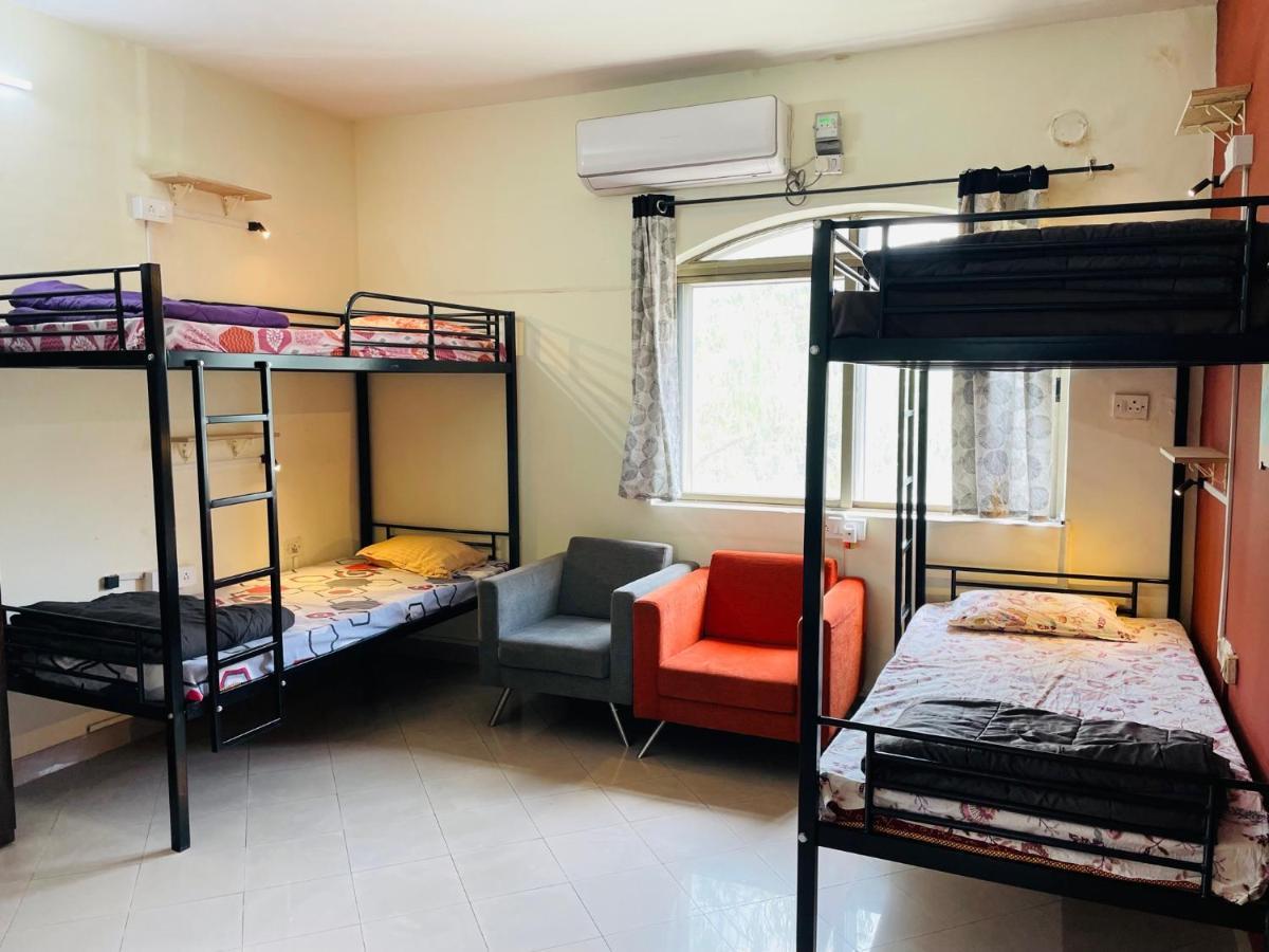 פונה Hostel Lifespace- Twin Bungalow With Pods, Bunks, Private Rooms, Cowork & Cafe מראה חיצוני תמונה